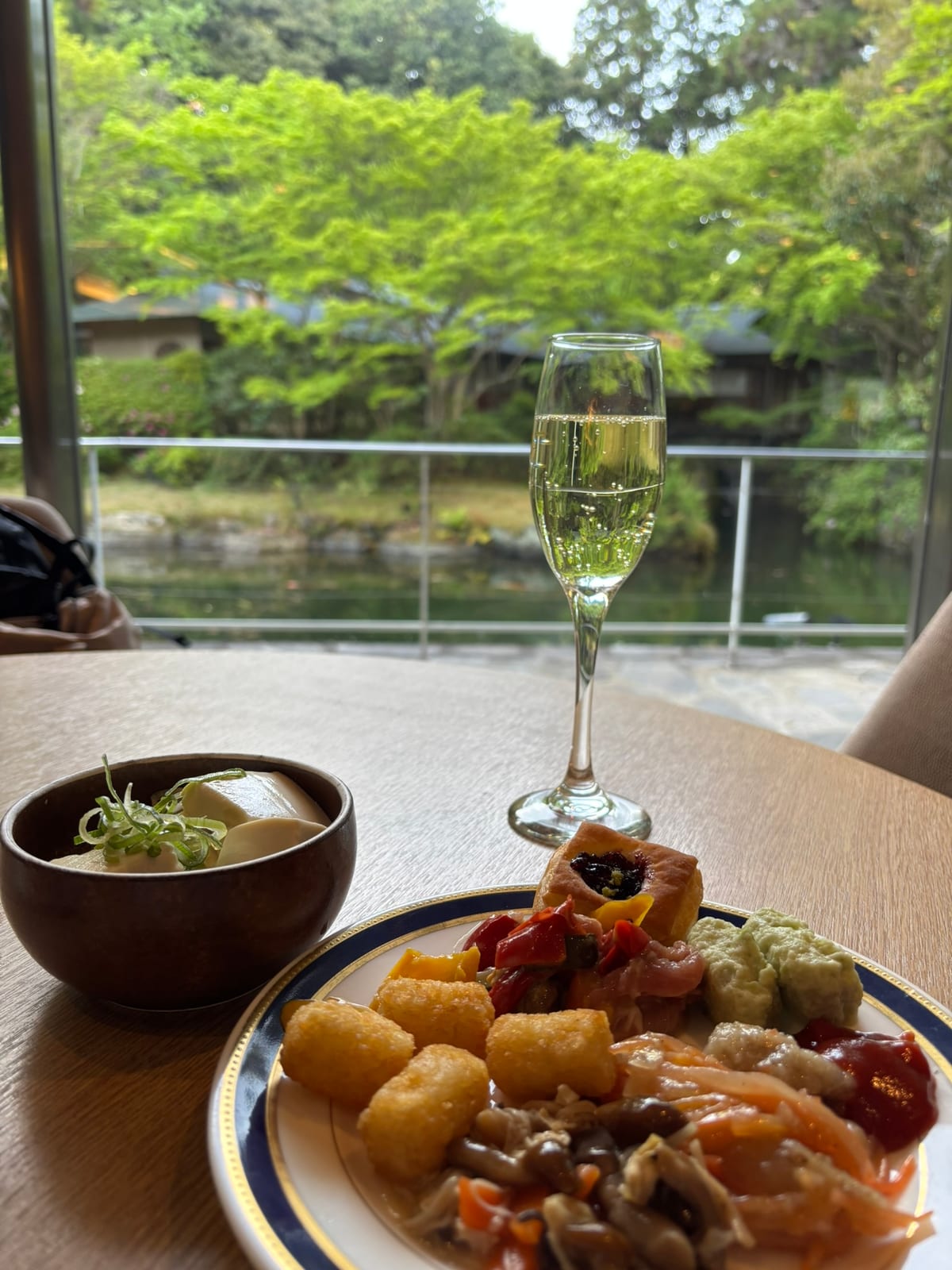 「ザ・プリンス京都宝ヶ池」宿泊記｜ラウンジに食事が無い！？円形の珍しいホテル